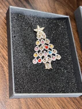 New rhinestone Christmas tree brooch pin In Gift Box